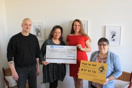 v.l.n.r. Claus Osten-Wulfhorst (Adventsmenschen e.V.), Iris Krämer (Haus im Hof), Sylvia Pitzen (Adventsmenschen e.V.), Elisabeth Ritter-Weiner (Haus im Hof)